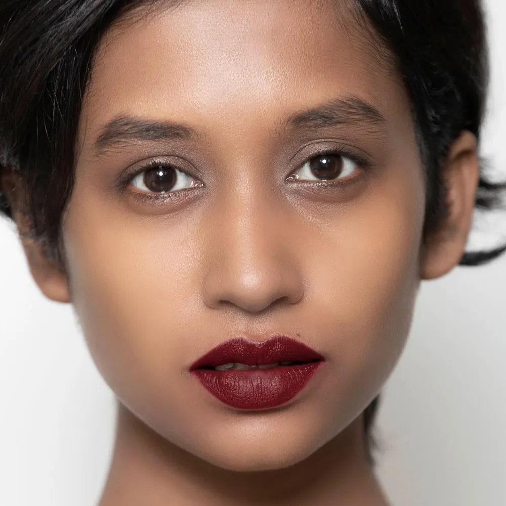 Faces Canada Matte Lip Crayon | Cocoa Butter and Chamomile | One Stroke Intense Color | Smooth Glide | All Day Hydrated Lips | Midnight Rose 2.8g